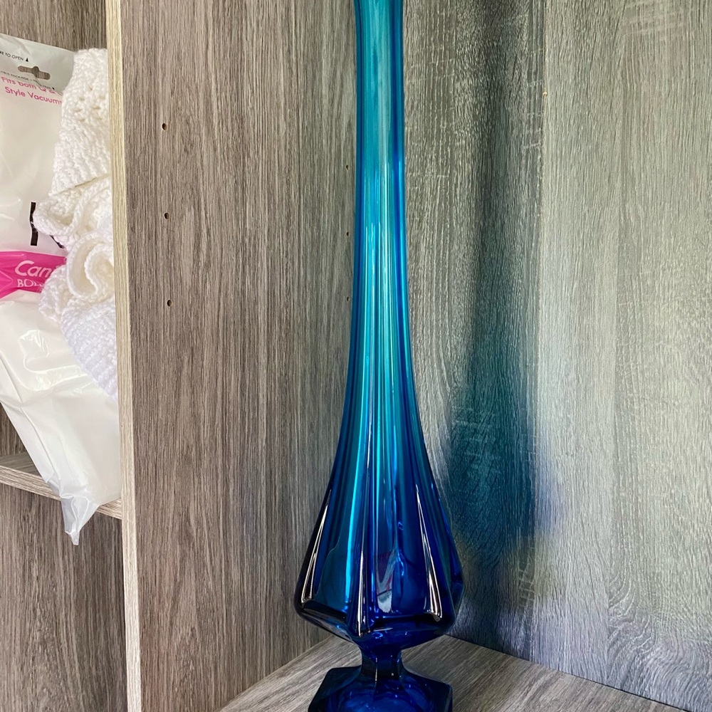 1970’s Vintage 26” Swung Vase - Picture 3 of 11